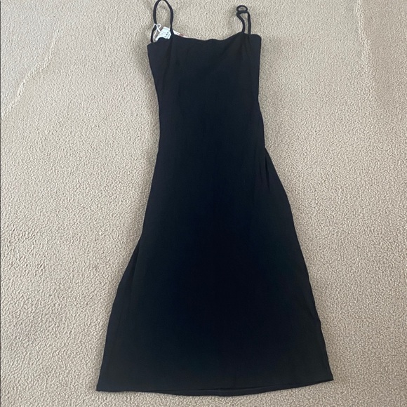 SMALL.  HALARA RIBBED STRETCHY TWISTED BACKLESS MIDI DRESS - Picture 5 of 10